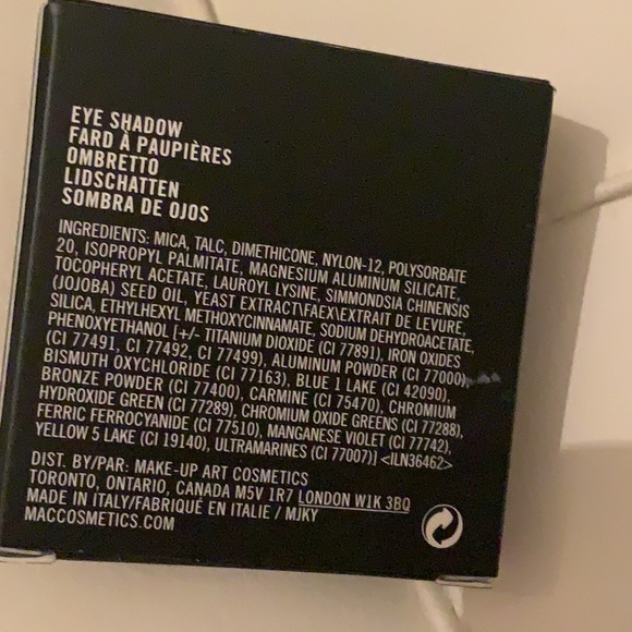 MAC eyeshadow “Heaven and Earth” (new and unused) - Picture 5 of 5